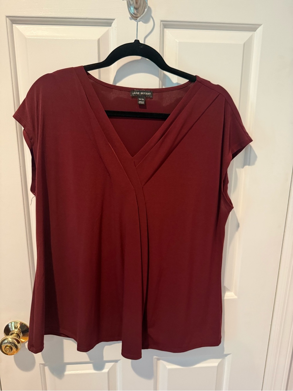 Lane Bryant Plus-Size V-Neck Short Cap Sleeve Top in Burgundy 14/16